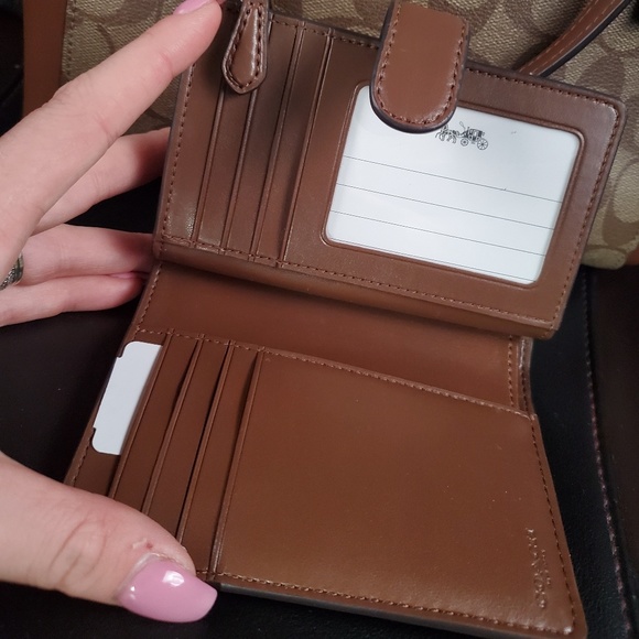 Coach - Picture 3 of 4